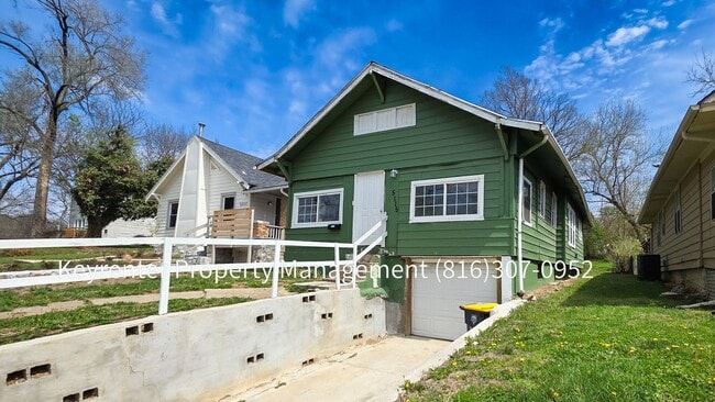 property at 5115 Woodland Ave