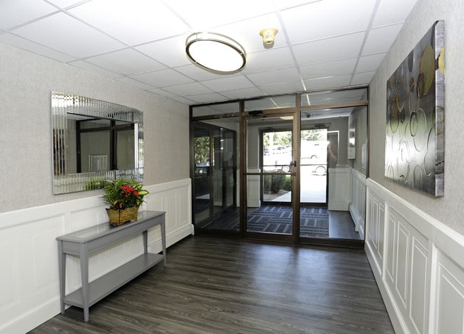 Dawn Manor in Hackensack, NJ - Foto de edificio - Interior Photo