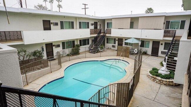 Beverly Arms in Van Nuys, CA - Building Photo - Building Photo