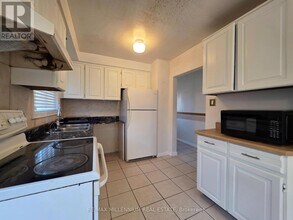 12 Todd Brook Dr in Toronto, ON - Building Photo - Building Photo