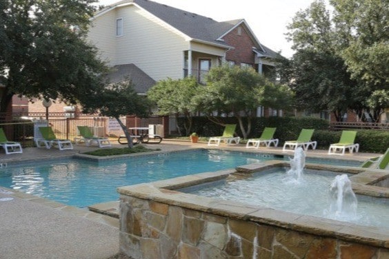 Forest Park Apartments in Bedford, TX - Foto de edificio