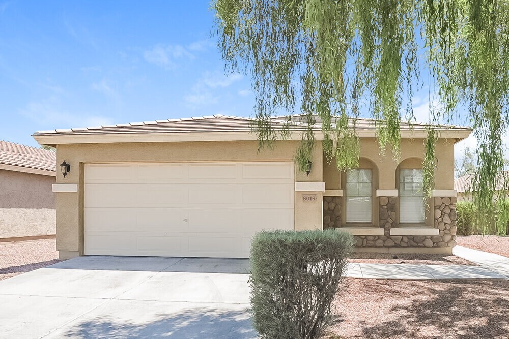 8019 W Pioneer St in Phoenix, AZ - Foto de edificio