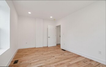 5031-1 Portico St, Unit unit1 in Philadelphia, PA - Foto de edificio - Building Photo