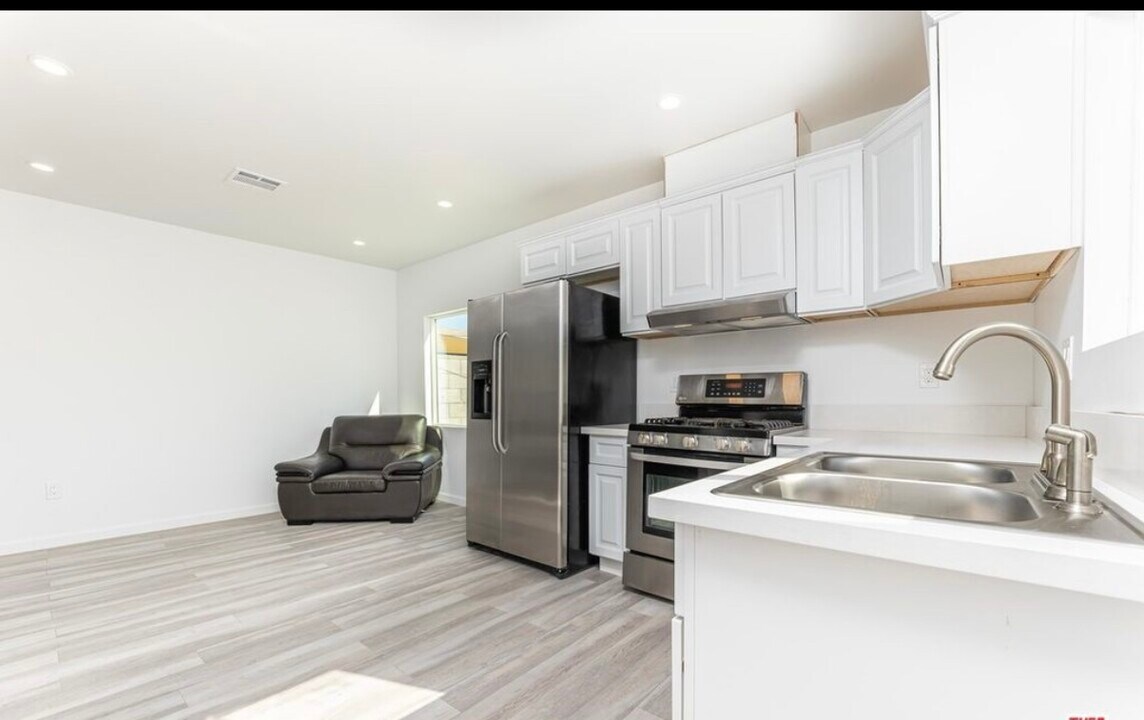 6511 Clybourn Ave, Unit 6513 in North Hollywood, CA - Building Photo