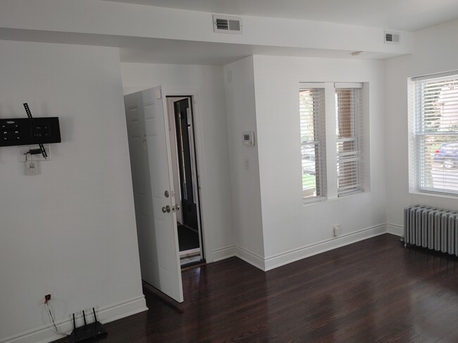 5019 W Agatite Ave, Unit Unit 1 in Chicago, IL - Foto de edificio - Building Photo