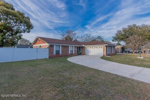 8209 Worm Wood Rd in Jacksonville, FL - Building Photo