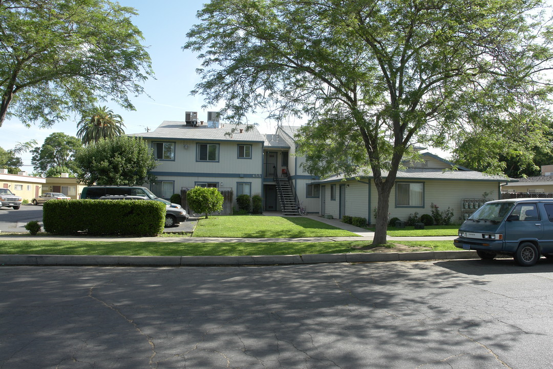 455 12th St in Merced, CA - Building Photo