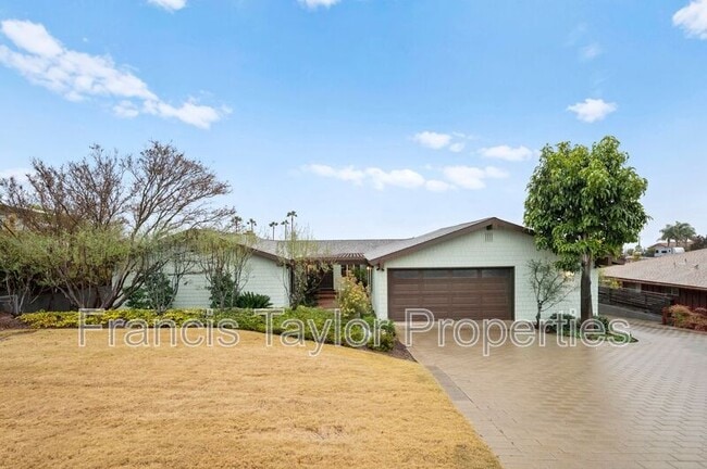 2250 Vista Grande Dr in Vista, CA - Building Photo - Building Photo