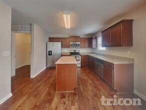 104 Shadow Woods Rd in Statesville, NC - Foto de edificio - Building Photo