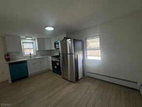 282 Green Ave in Lyndhurst, NJ - Building Photo - Building Photo