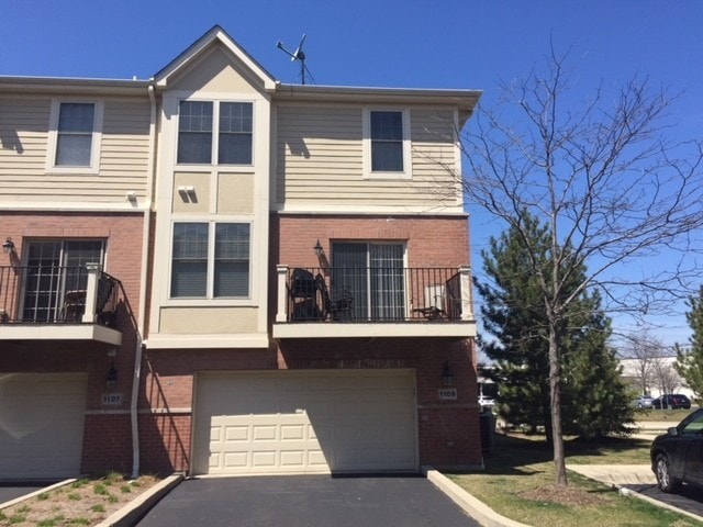 1109 E Port Clinton Rd in Vernon Hills, IL - Building Photo - Building Photo