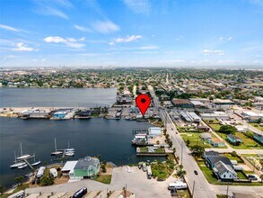 6104 Heards Ln in Galveston, TX - Building Photo - Building Photo