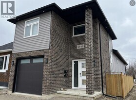 2446 McDougall St in Windsor, ON - Building Photo