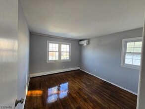 19 General Karge Ct in Elizabeth, NJ - Building Photo - Building Photo