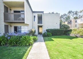 432 Edgehill Ln in Oceanside, CA - Building Photo