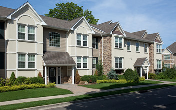 Fairfield Courtyard At Farmingdale in Farmingdale, NY - Foto de edificio - Building Photo