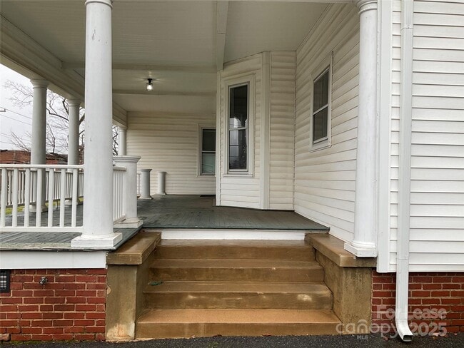 409 N Main St in China Grove, NC - Building Photo - Building Photo