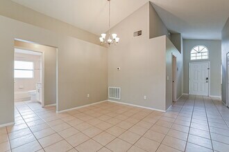 1025 Henson Ct in Oviedo, FL - Building Photo - Building Photo