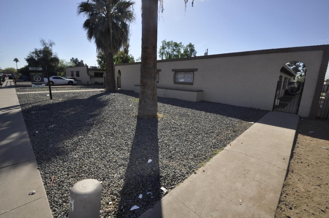 1749 E Virginia Ave in Phoenix, AZ - Building Photo