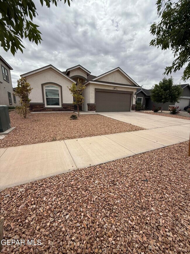 1085 Summer Breeze Pl in Horizon City, TX - Building Photo - Building Photo