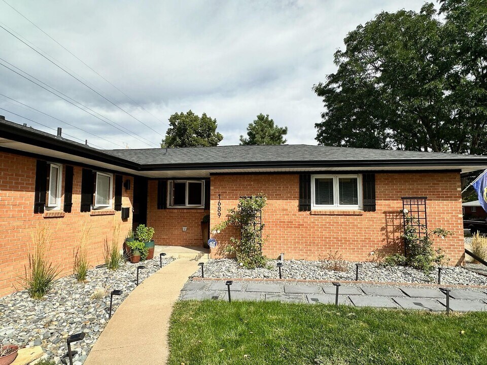 1689 S Kearney St in Denver, CO - Foto de edificio