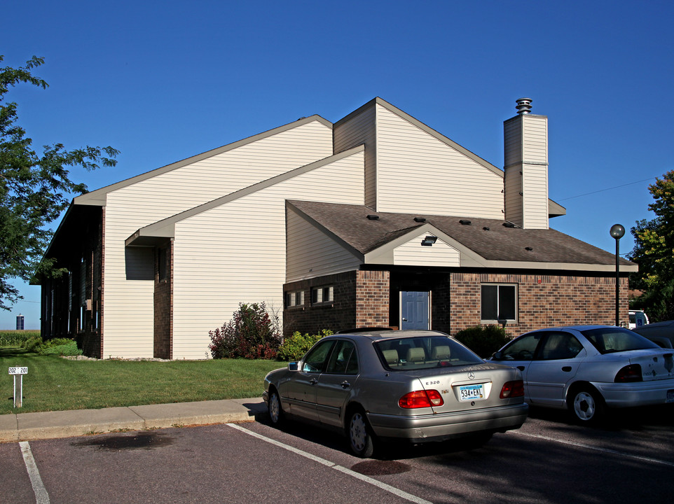 Town Edge Estates in Gaylord, MN - Building Photo