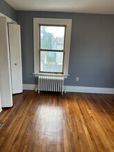 308 N Main St, Unit B in Naugatuck, CT - Foto de edificio - Building Photo