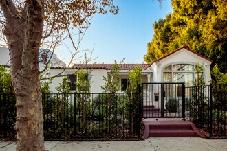 859 N Mansfield Ave, Unit 6900 Willoughby in Los Angeles, CA - Building Photo - Building Photo