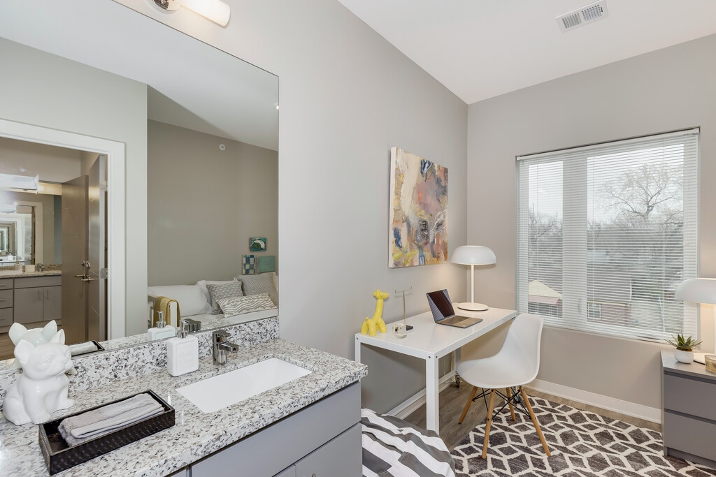 Seventeenth Apartments in Wichita, KS