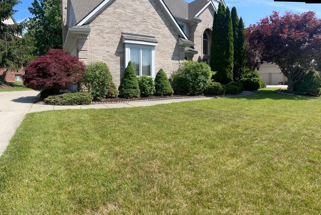 7824 Watford Dr in West Bloomfield Township, MI - Foto de edificio - Building Photo