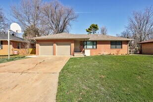1219 Leslie Ln in Norman, OK - Building Photo