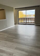 5 Parkside Ct, Unit #13 in Vernon Hills, IL - Building Photo - Building Photo