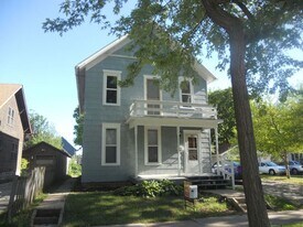 205 Park St in Kaukauna, WI - Building Photo
