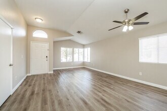 4400 Sandhorse Ct in Las Vegas, NV - Building Photo - Building Photo