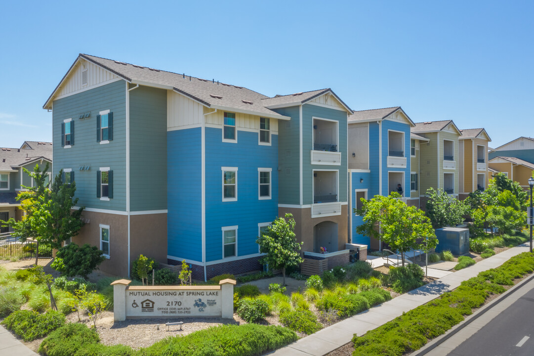 Mutual Housing at Spring Lake in Woodland, CA - Building Photo