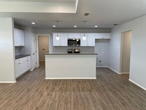 8410 11th St in Lubbock, TX - Building Photo - Building Photo