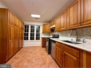 9531 Burdett Rd in Burke, VA - Building Photo - Building Photo