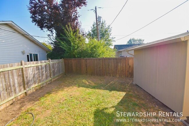 720 Deal St in Junction City, OR - Building Photo - Building Photo