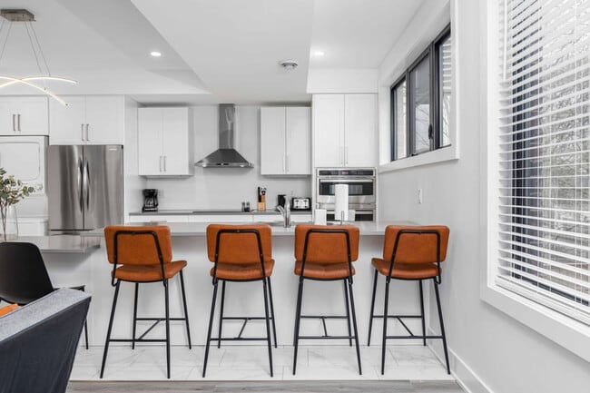 585 Queens Ave, Unit SI ID1388886P in London, ON - Building Photo - Building Photo