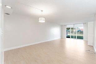 6135 NW 186th St, Unit 209 in Hialeah, FL - Building Photo