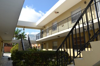 Cordero Apartments in Hialeah, FL - Foto de edificio - Building Photo