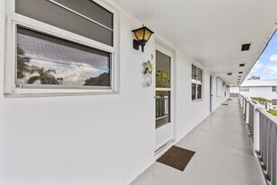 2929 SE Ocean Blvd, Unit #130-9 in Stuart, FL - Building Photo