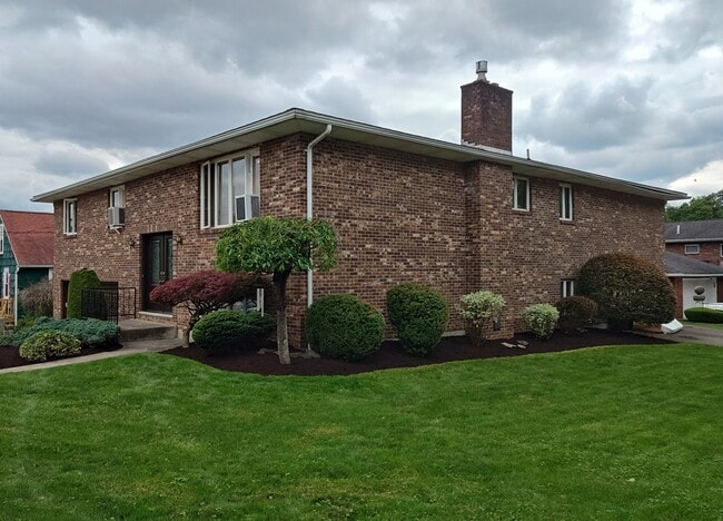 621 N Rogers Ave, Unit Apartment