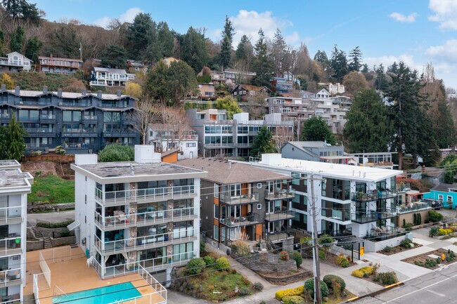 2112 Alki Ave SW in Seattle, WA - Building Photo - Building Photo