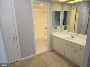 5501 Seminary Rd in Falls Church, VA - Building Photo - Building Photo