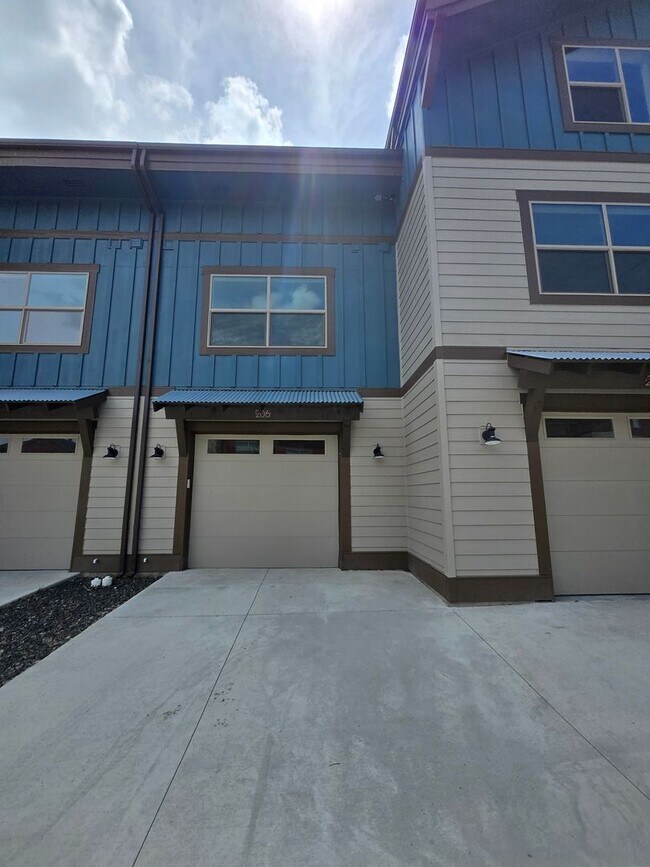 206 Pine St in Mccall, ID - Building Photo - Building Photo