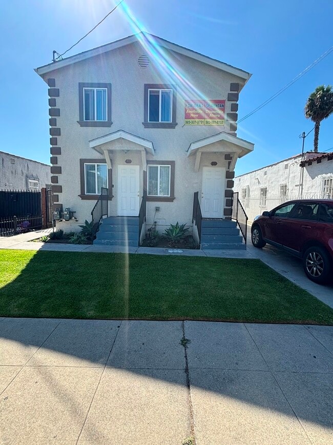 property at 828 W 71st St