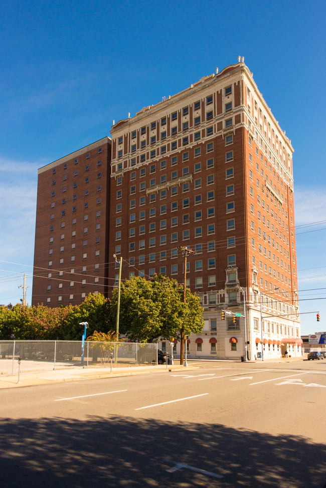 Bankhead Towers in Birmingham, AL - Foto de edificio - Building Photo