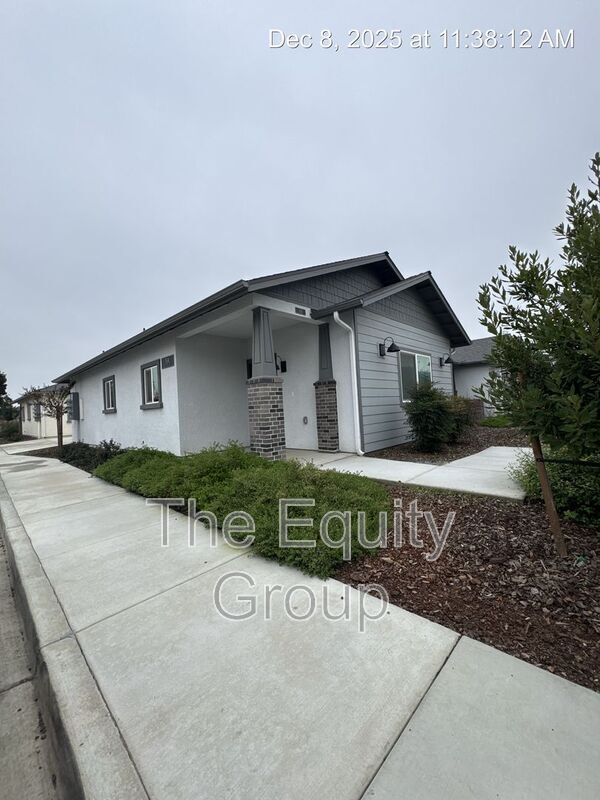 property at 514 S Summit St