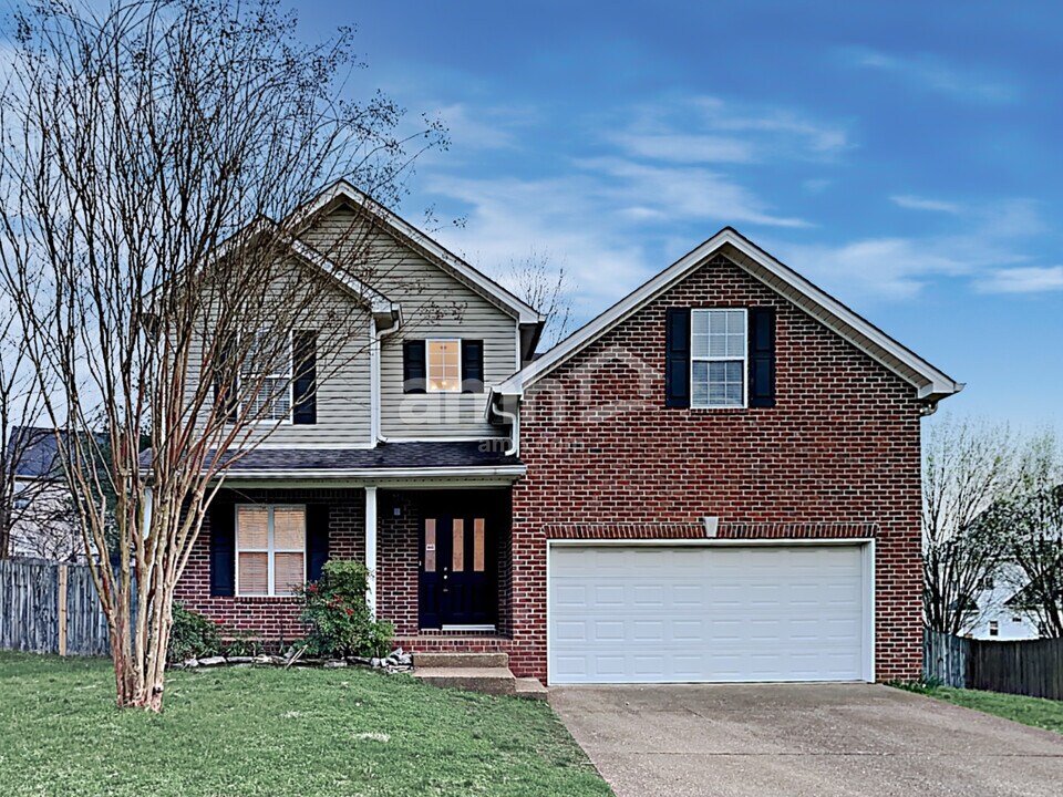 1506 Bunbury Dr in Thompson's Station, TN - Building Photo